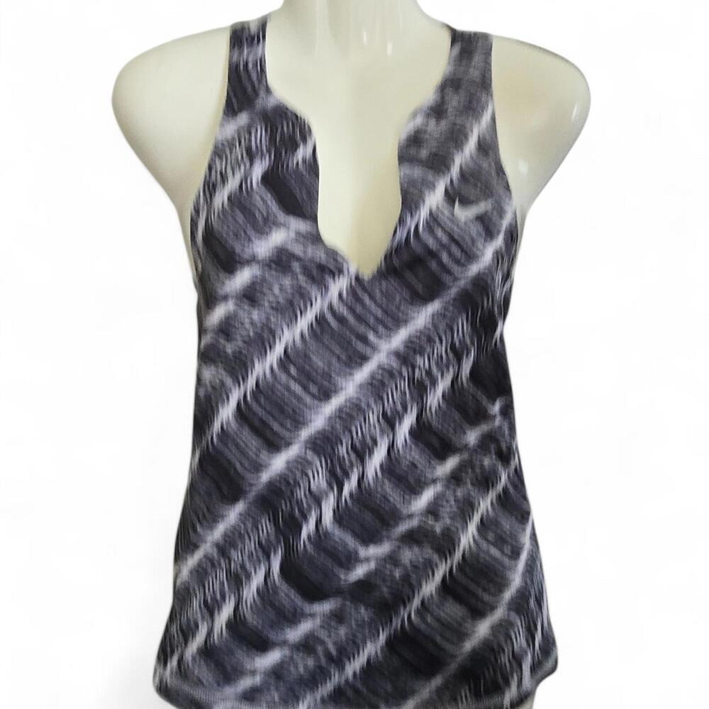 Nike Women's Black and‎ White Patterned Racerback Active Tank Top